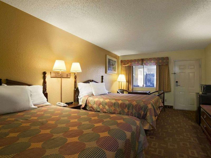 Super 8 By Wyndham Nashville Near Downtown / I-40 Exterior foto